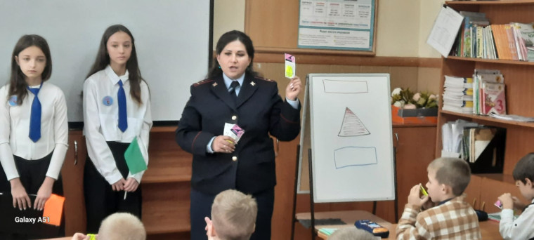 Отряд ЮИД в гостях у первоклассников.